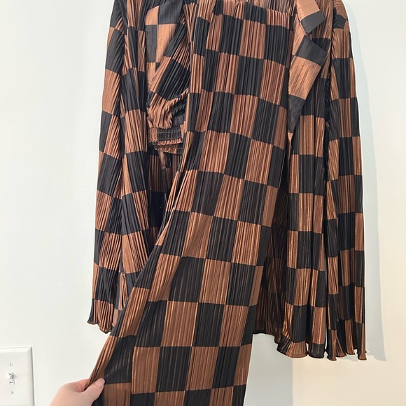 Dressed in Lala Original Long Sleeve Plissé Set in Mocha + Black Checkerboard - Picture 2 of 7